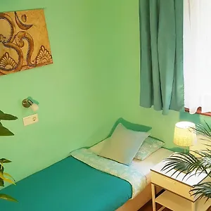  Hostal Shantee House
