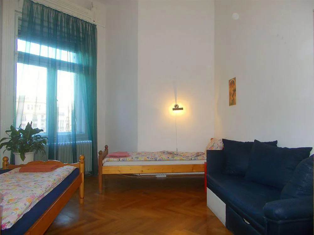 Albergue Gaia Astoria Budapest 0*,  Hungría